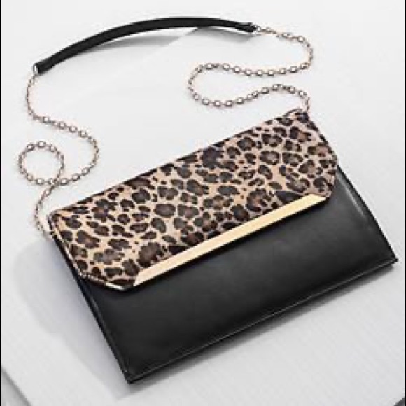 Cheetah print clutch with removable chain - Picture 1 of 2